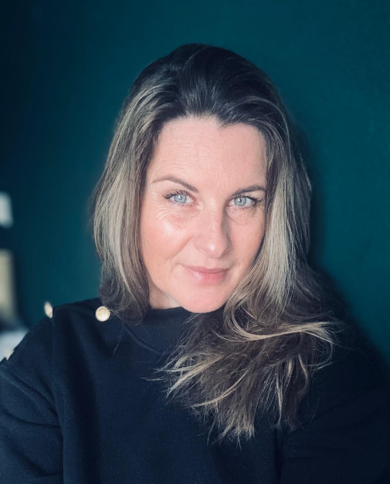 Ingeborg Beuzel, auteur van Schaduwgoud